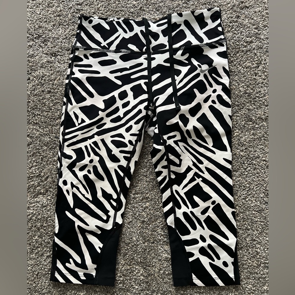 NIKE capri leggings NWOT S